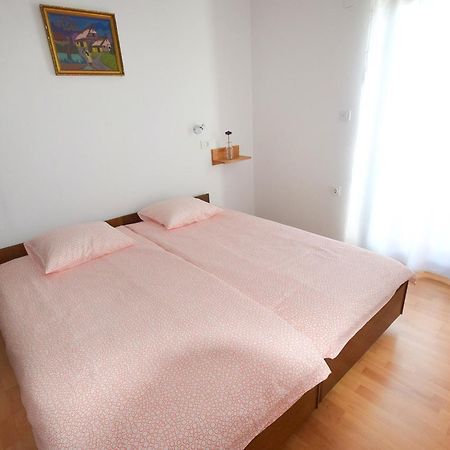 Apartments Vera Malinska Bagian luar foto