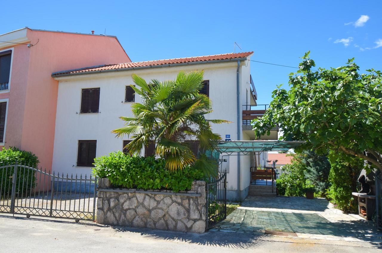 Apartments Vera Malinska Bagian luar foto