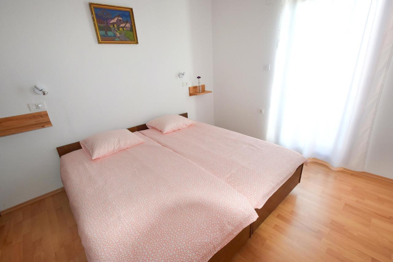 Apartments Vera Malinska Bagian luar foto