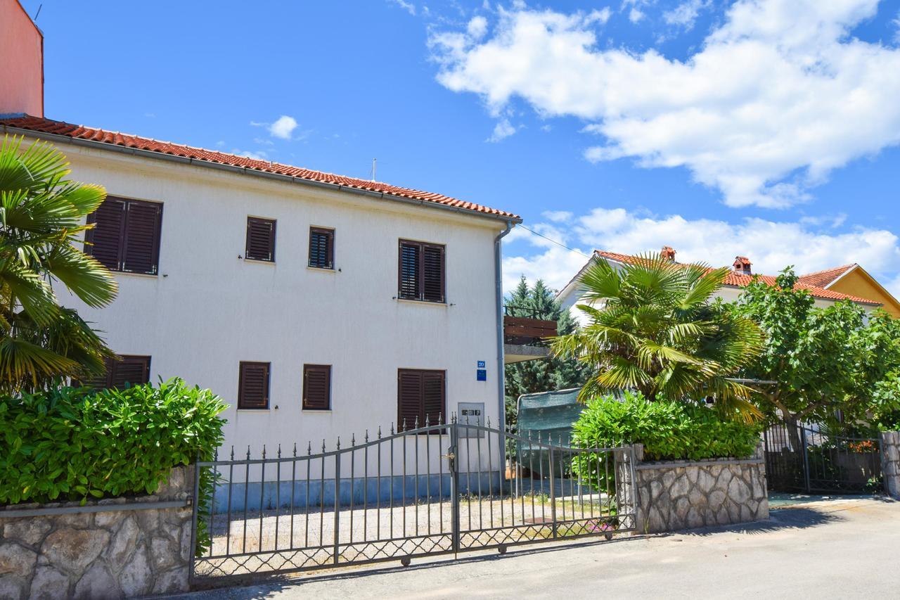 Apartments Vera Malinska Bagian luar foto