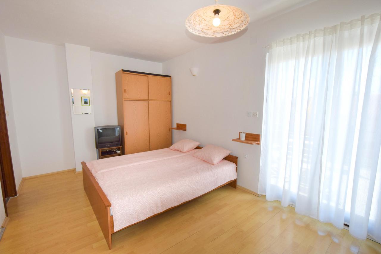 Apartments Vera Malinska Bagian luar foto